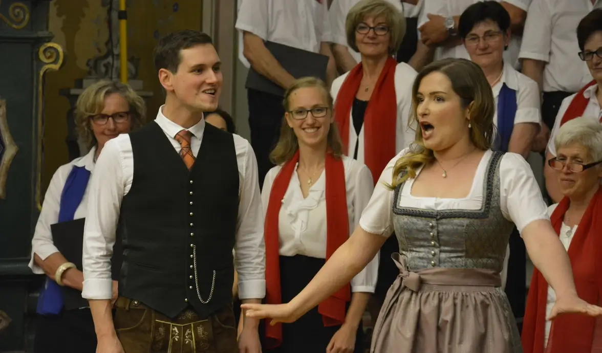 A man and women singing solo, the concert in the Baroque Hall of Vorau Abbey 2017.