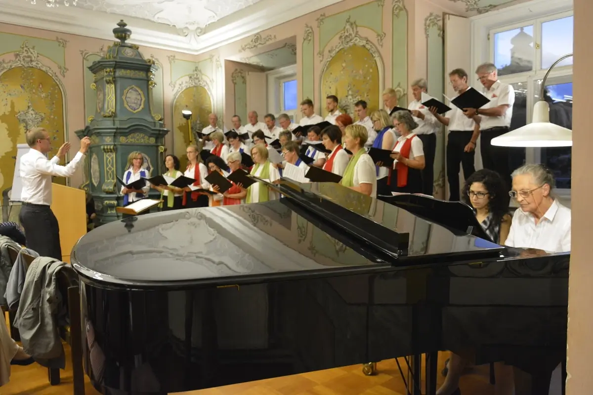 The choir sining next the piano, the concert in the Baroque Hall of Vorau Abbey 2017.